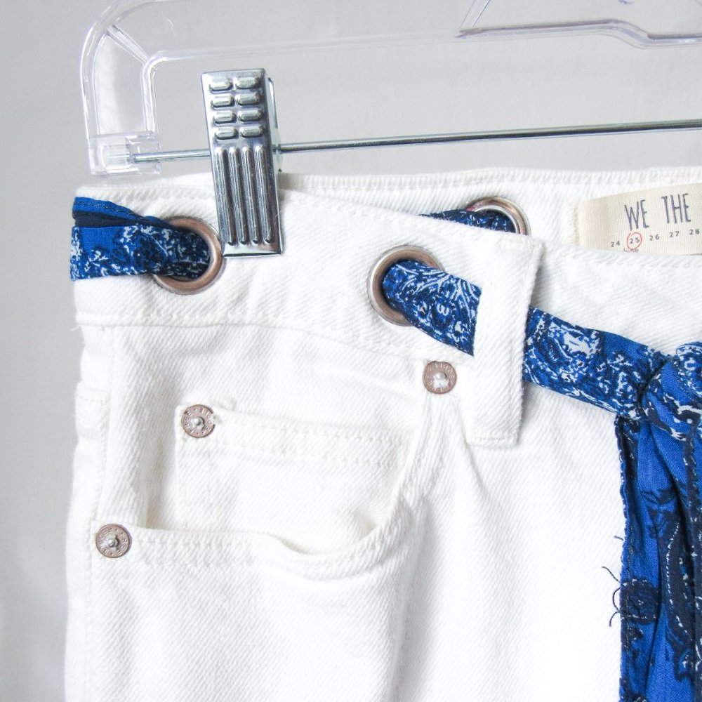 ✨WE THE FREE✨ Free People White Denim Pants with Bandana Print Belt Size-25, XS. - Picture 3 of 10